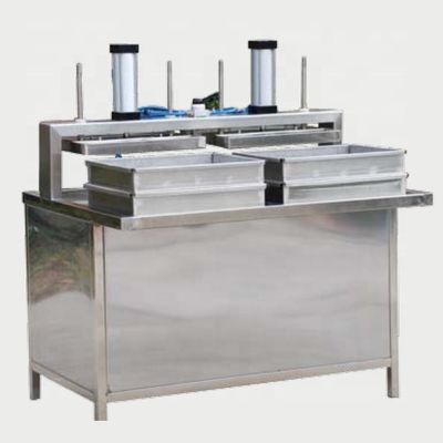 Máquina de moldeado de tofu neumático de doble estación para planta de fabricación de soja fresca